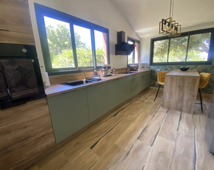 Exlusivité, Région de Saint-Florent, Poggio d’Oletta, villa 4 chambres, piscine, jacuzzi, vue dégagée mer et montagnes, proche plage