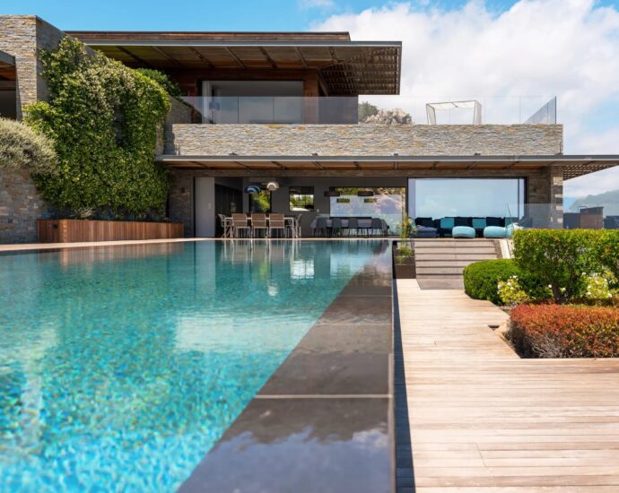 Porto-Vecchio, Palombaggia, villa 7 chambres, piscine, vue mer panoramique, proche plage