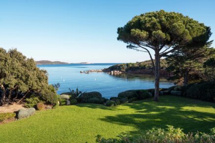 Exclusivité, Domaine de Cala Rossa, La Testa, Propriété exceptionnelle pied dans l&rsquo;eau, 2 villas, 7 chambres, piscine, plage à pied, vue mer panoramique