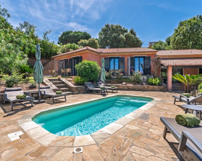 Exclusive listing, Saint-Florent area, Poggio d’Oletta 4-bedroom villa, swimming pool, jacuzzi, open views over the sea and mountains, close to the beach