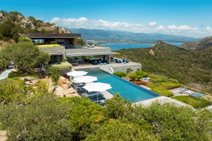 Porto-Vecchio, Palombaggia, villa 7 chambres, piscine, vue mer panoramique, proche plage