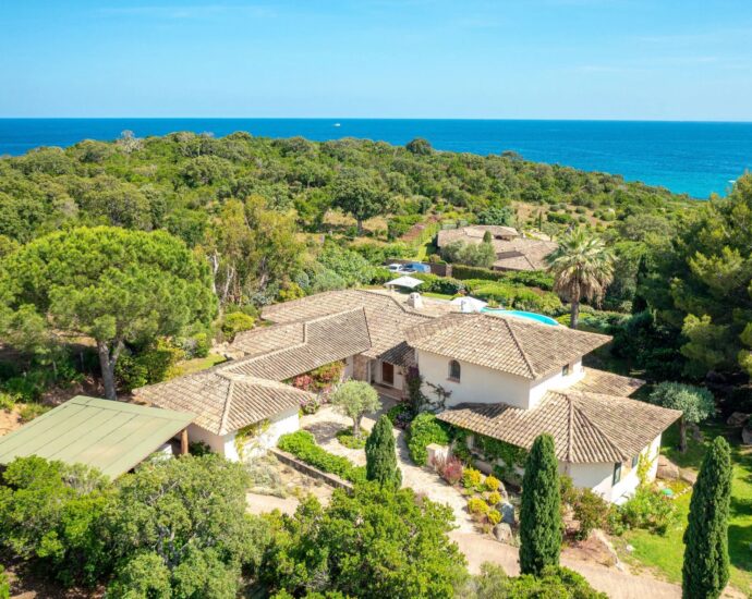 Private estate of Punta d’Arasu, panoramic sea-view villa, 5 bedrooms, swimming pool, beach within walking distance.