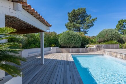 Lecci, Villa avec piscine,  5 chambres, environnement calme, proche plage et commodités