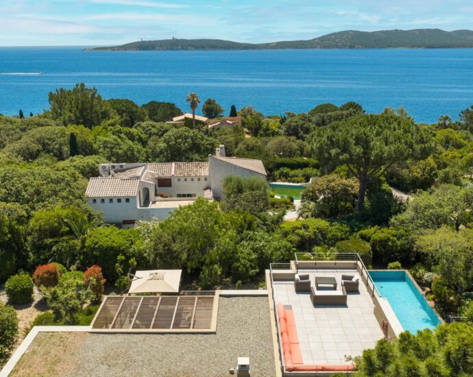 Porto-Vecchio, Domaine de Cala Rossa, villa 4 bedrooms, swimming pool and beach at walking distance,