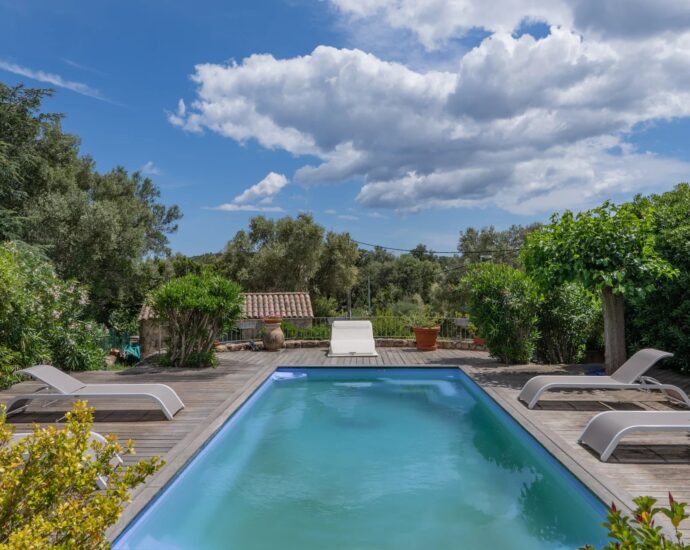 Porto-Vecchio, Fossi, Maison en pierre, 4 chambres, piscine, proche plage