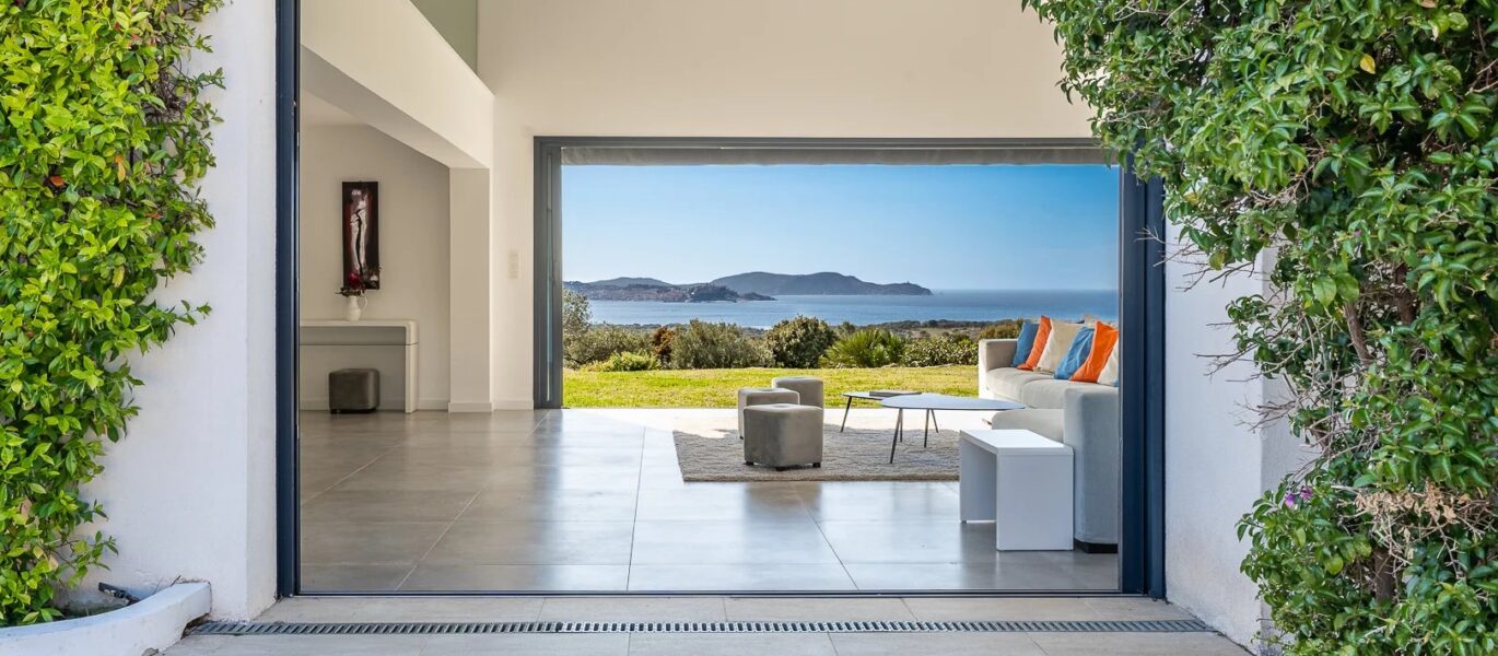 Lumio, 6 bedroom villa, panoramic sea view, infinity pool, near beach
