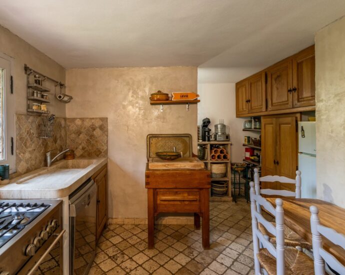 Porto-Vecchio, Fossi, Maison en pierre, 4 chambres, piscine, proche plage
