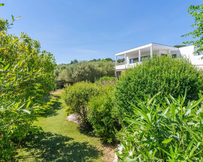 Sainte-Lucie-de-Porto-Vecchio, Villa vue mer,  plage à 400 mètres, 6 chambres, piscine