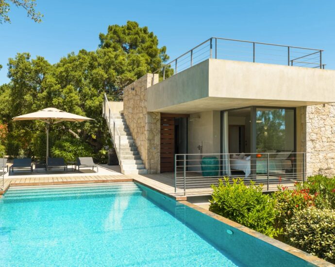 Porto-Vecchio, Domaine de Cala Rossa, villa 4 bedrooms, swimming pool and beach at walking distance,