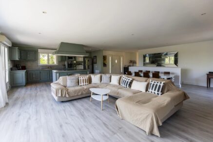 Sainte-Lucie de Porto-Vecchio, 8-Bedroom Villa, Pool, Sea View, Close to the Beach
