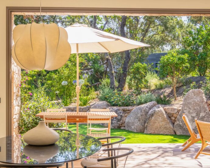 Exclusivité, Domaine de Cala Rossa, La Testa, Propriété exceptionnelle pied dans l&rsquo;eau, 2 villas, 7 chambres, piscine, plage à pied, vue mer panoramique