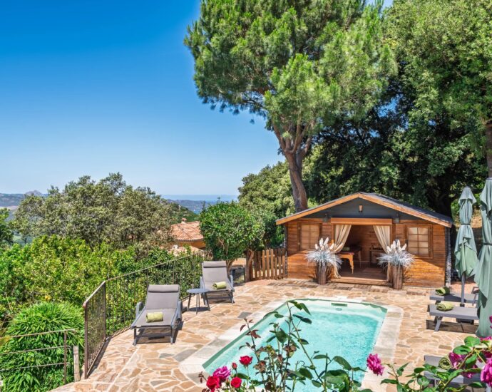 Exlusivité, Région de Saint-Florent, Poggio d’Oletta, villa 4 chambres, piscine, jacuzzi, vue dégagée mer et montagnes, proche plage