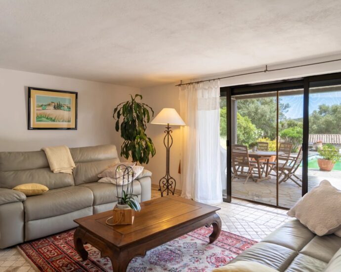 Porto-Vecchio, Fossi, Maison en pierre, 4 chambres, piscine, proche plage