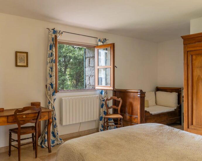 Porto-Vecchio, Fossi, Maison en pierre, 4 chambres, piscine, proche plage