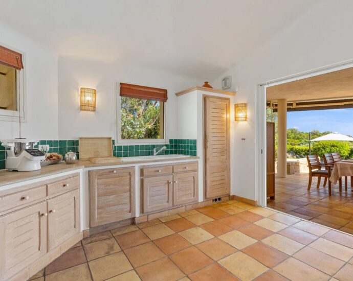 Private estate of Punta d’Arasu, panoramic sea-view villa, 5 bedrooms, swimming pool, beach within walking distance.