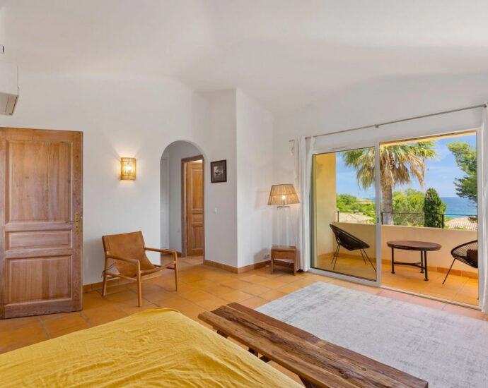 Private estate of Punta d’Arasu, panoramic sea-view villa, 5 bedrooms, swimming pool, beach within walking distance.