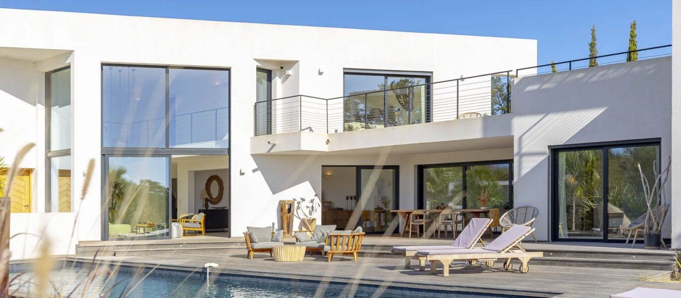 Arasu, Villa contemporaine, 5 chambres, piscine, vue mer, plage à pied