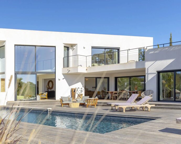 Arasu, Villa contemporaine, 5 chambres, piscine, vue mer, plage à pied