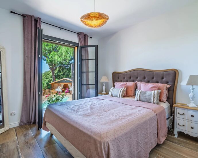 Exclusive listing, Saint-Florent area, Poggio d’Oletta 4-bedroom villa, swimming pool, jacuzzi, open views over the sea and mountains, close to the beach