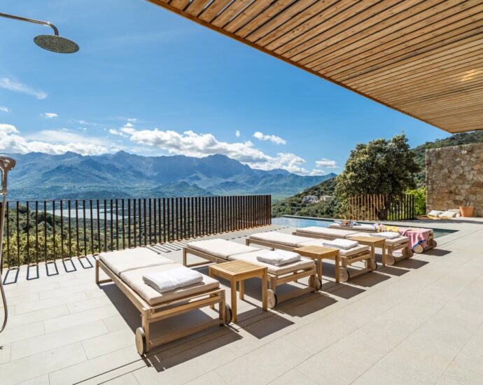 Santa-Reparata Di Balagna, 4 rooms, swimming pool, panoramic view of lake and mountains