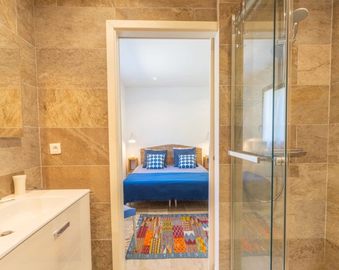 Sainte-Lucie-de-Porto-Vecchio, Villa vue mer,  plage à 400 mètres, 6 chambres, piscine