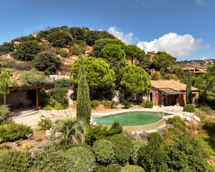 Porto-Vecchio, Palombaggia, Panoramic sea-view villa, 6 bedrooms, within walking distance of the beach