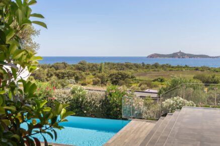 Pinarello, Villa vue mer panoramique, 4 chambres, piscine à débordement, plage à pied