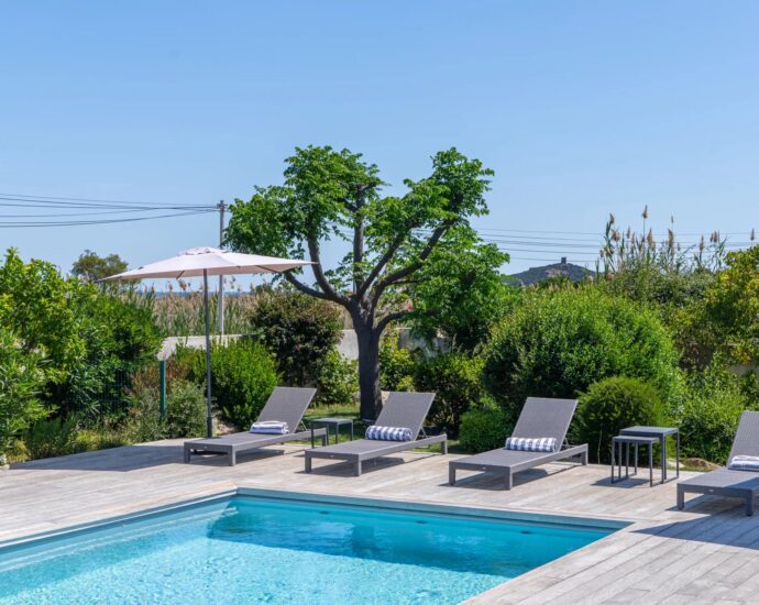 Sainte-Lucie-de-Porto-Vecchio, Villa vue mer,  plage à 400 mètres, 6 chambres, piscine