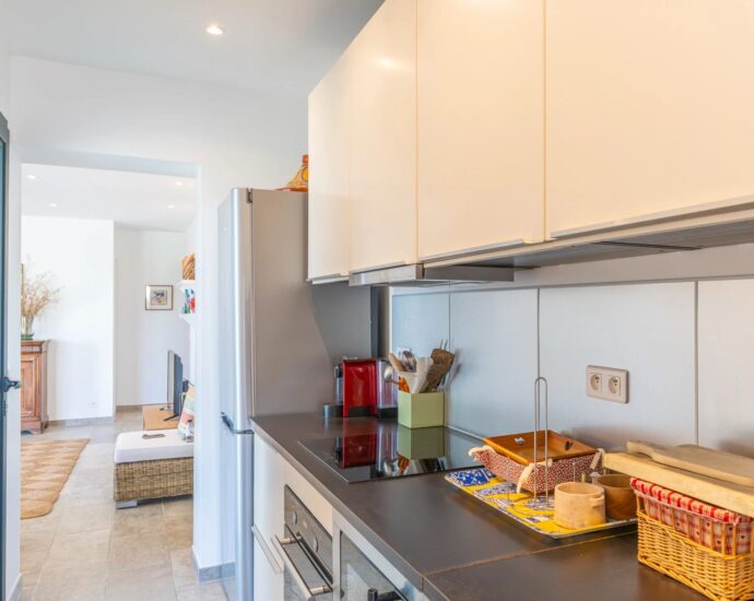 Sainte-Lucie-de-Porto-Vecchio, Villa vue mer,  plage à 400 mètres, 6 chambres, piscine