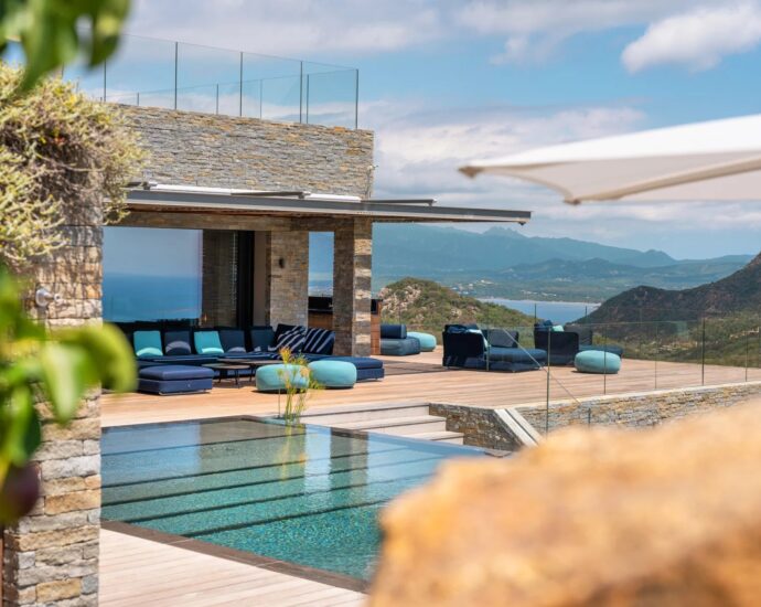 Porto-Vecchio, Palombaggia, villa 7 chambres, piscine, vue mer panoramique, proche plage
