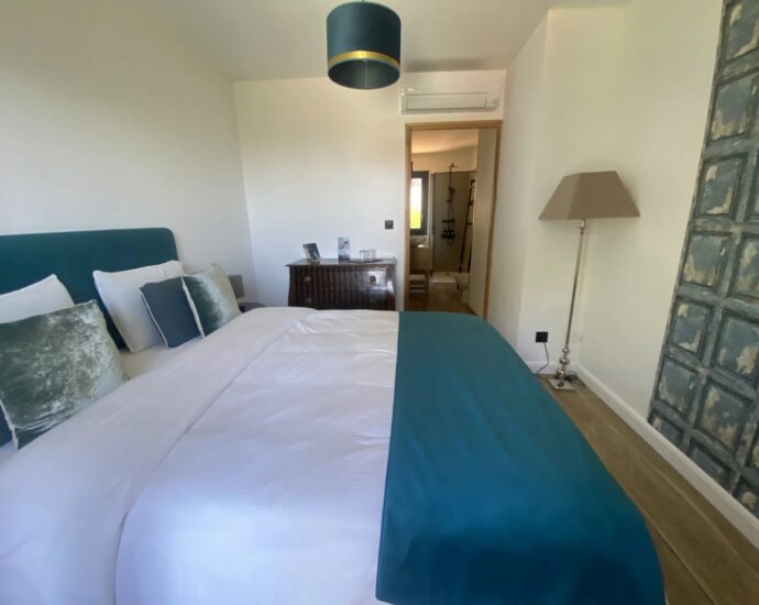 Exlusivité, Région de Saint-Florent, Poggio d’Oletta, villa 4 chambres, piscine, jacuzzi, vue dégagée mer et montagnes, proche plage