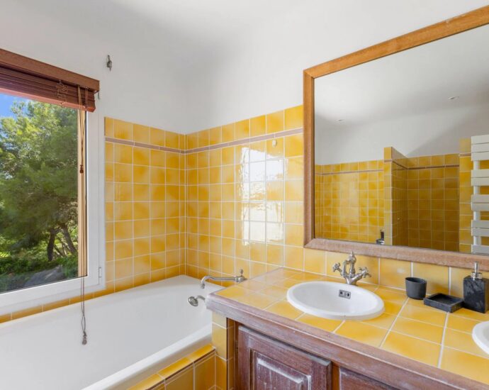 Private estate of Punta d’Arasu, panoramic sea-view villa, 5 bedrooms, swimming pool, beach within walking distance.
