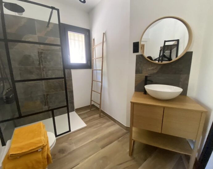 Exlusivité, Région de Saint-Florent, Poggio d’Oletta, villa 4 chambres, piscine, jacuzzi, vue dégagée mer et montagnes, proche plage