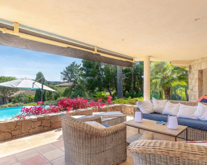 Private estate of Punta d’Arasu, panoramic sea-view villa, 5 bedrooms, swimming pool, beach within walking distance.