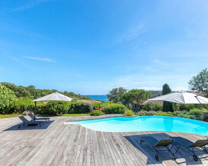 Domaine privé de Punta d’Arasu, villa vue mer panoramique, 5 chambres, piscine, plage accessible à pied
