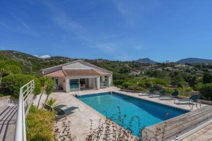 Exclusivité, Propriano, Villa vue mer, 6 chambres, appartement, piscine, proche plage