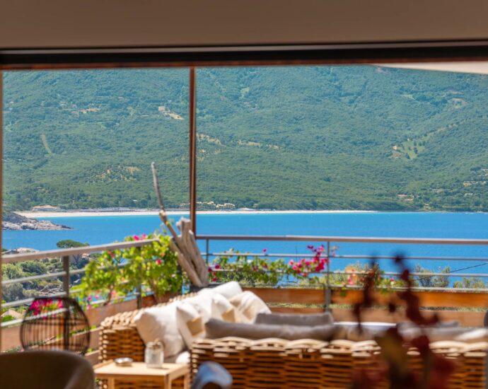 Exclusivité, Sagone, Villa contemporaine vue mer panoramique, 4 chambres,  piscine, plage à pied