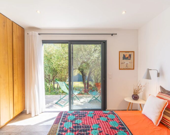 Sainte-Lucie-de-Porto-Vecchio, Villa vue mer,  plage à 400 mètres, 6 chambres, piscine