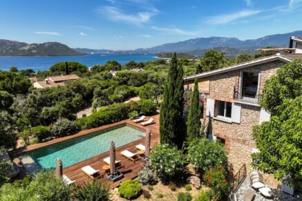 Domaine de Cala Rossa, villa 6 chambres et 1 dortoir, piscine, vue mer, plage à pied, Villa Lazuli