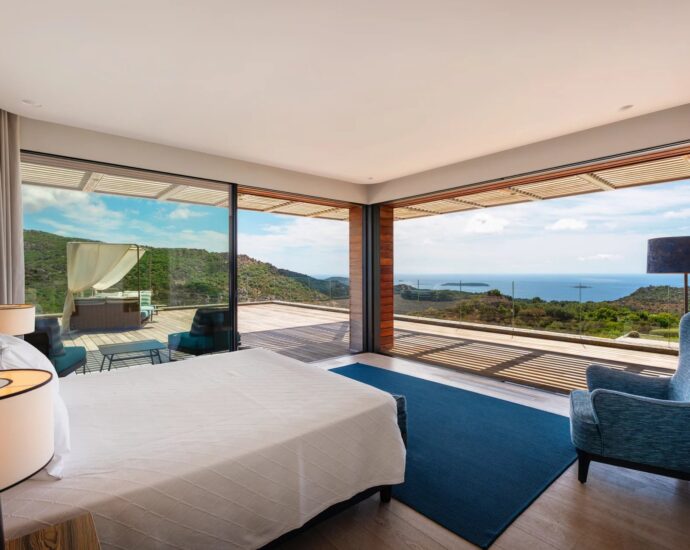 Porto-Vecchio, Palombaggia, villa 7 chambres, piscine, vue mer panoramique, proche plage