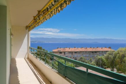 Exclusivité, Ajaccio, Quartier du Trottel, Appartement vue mer, 3 chambres, terrasses, plage à pied