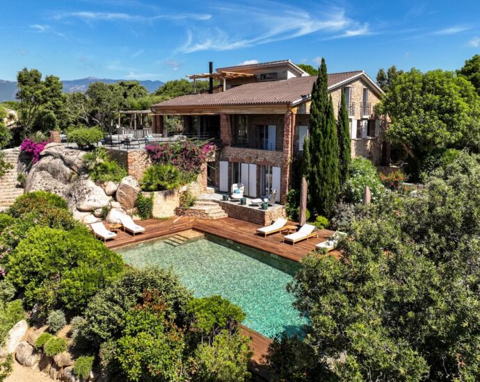 Domaine de Cala Rossa, villa 6 chambres et 1 dortoir, piscine, vue mer, plage à pied, Villa Lazuli