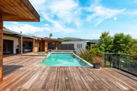 Rive Sud D&rsquo;Ajaccio, Agosta Plage, Villa contemporaine, 5 chambres, vue mer, piscine à débordement, jacuzzi, proche plage