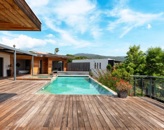 Rive Sud D&rsquo;Ajaccio, Agosta Plage, Villa contemporaine, 5 chambres, vue mer, piscine à débordement, jacuzzi, proche plage