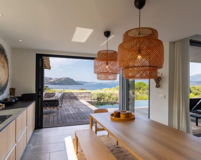 Private Cala Rossa Estate, Sea View Villa with 5 Bedrooms, Heated Pool & Walking Distance to the Beach