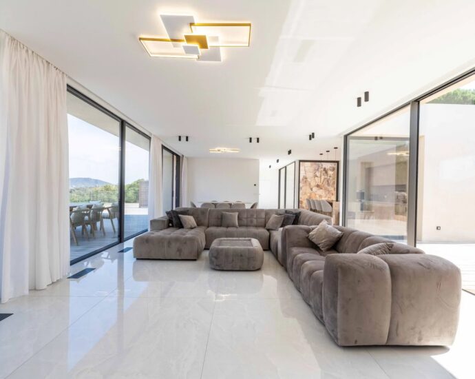 Exclusivité, Caramontino, Domaine privé d&rsquo;Arinella, Villa 6 chambres, piscine, jacuzzi, vue montagnes, plage à pied