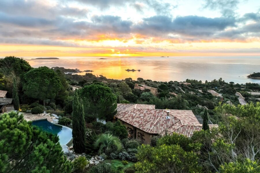 Porto-Vecchio, Palombaggia, Panoramic sea-view villa, 6 bedrooms, within walking distance of the beach