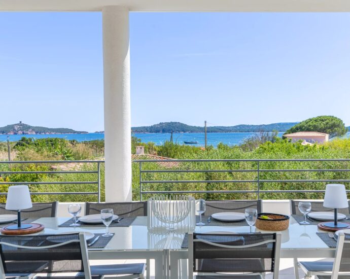 Sainte-Lucie-de-Porto-Vecchio, Villa vue mer,  plage à 400 mètres, 6 chambres, piscine