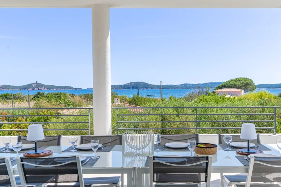 Sainte-Lucie-de-Porto-Vecchio, Villa vue mer,  plage à 400 mètres, 6 chambres, piscine