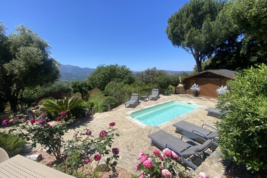 Exlusivité, Région de Saint-Florent, Poggio d’Oletta, villa 4 chambres, piscine, jacuzzi, vue dégagée mer et montagnes, proche plage